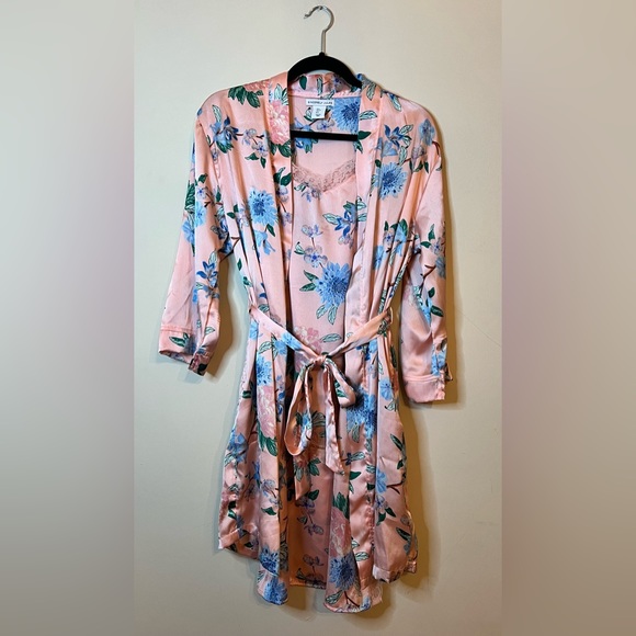 Sincerly Jules Other - Pink Floral Night Gown & Robe